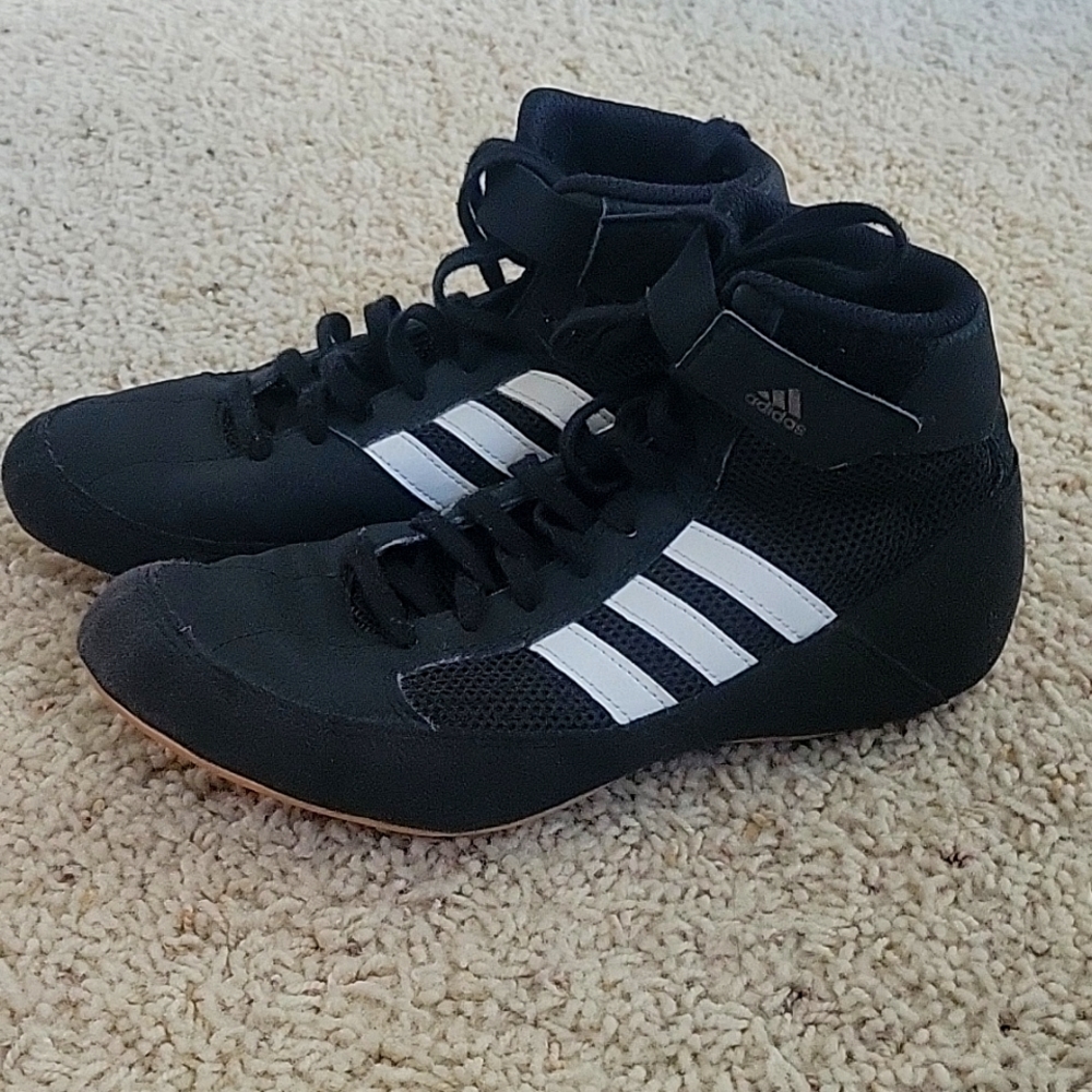 Wrestling shoes